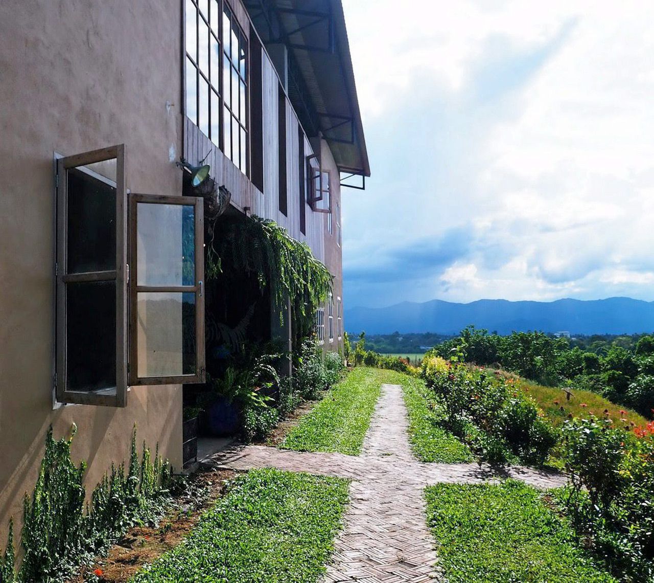 หลากหลายมุมในร้านกาแฟโรชา.