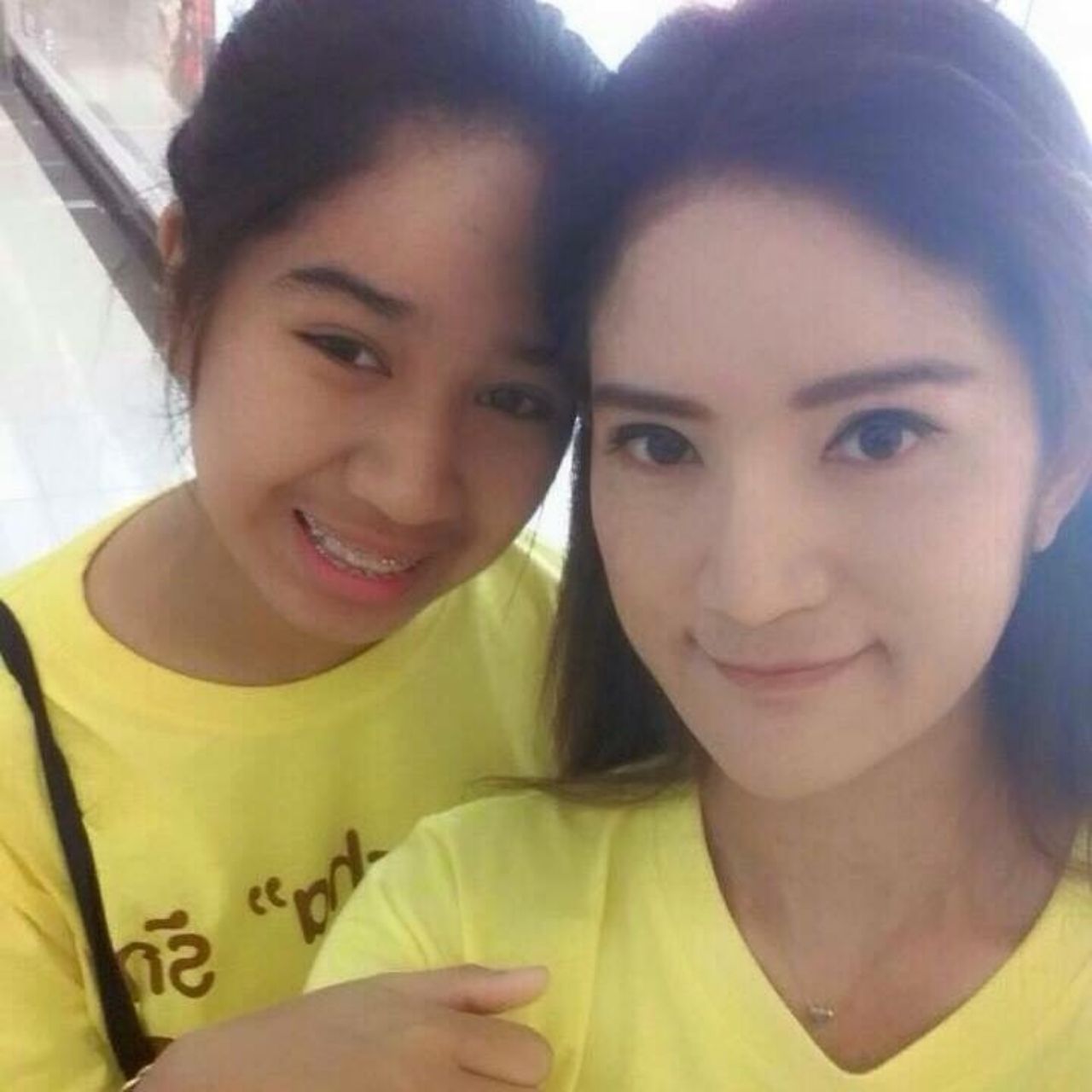 ภรรยาของโจอี้ และน้องนชา ลูกสาว ซึ่งตอนนี้ภรรยาได้เสียชีวิตไปแล้ว ด้วยโรคหัวใจ