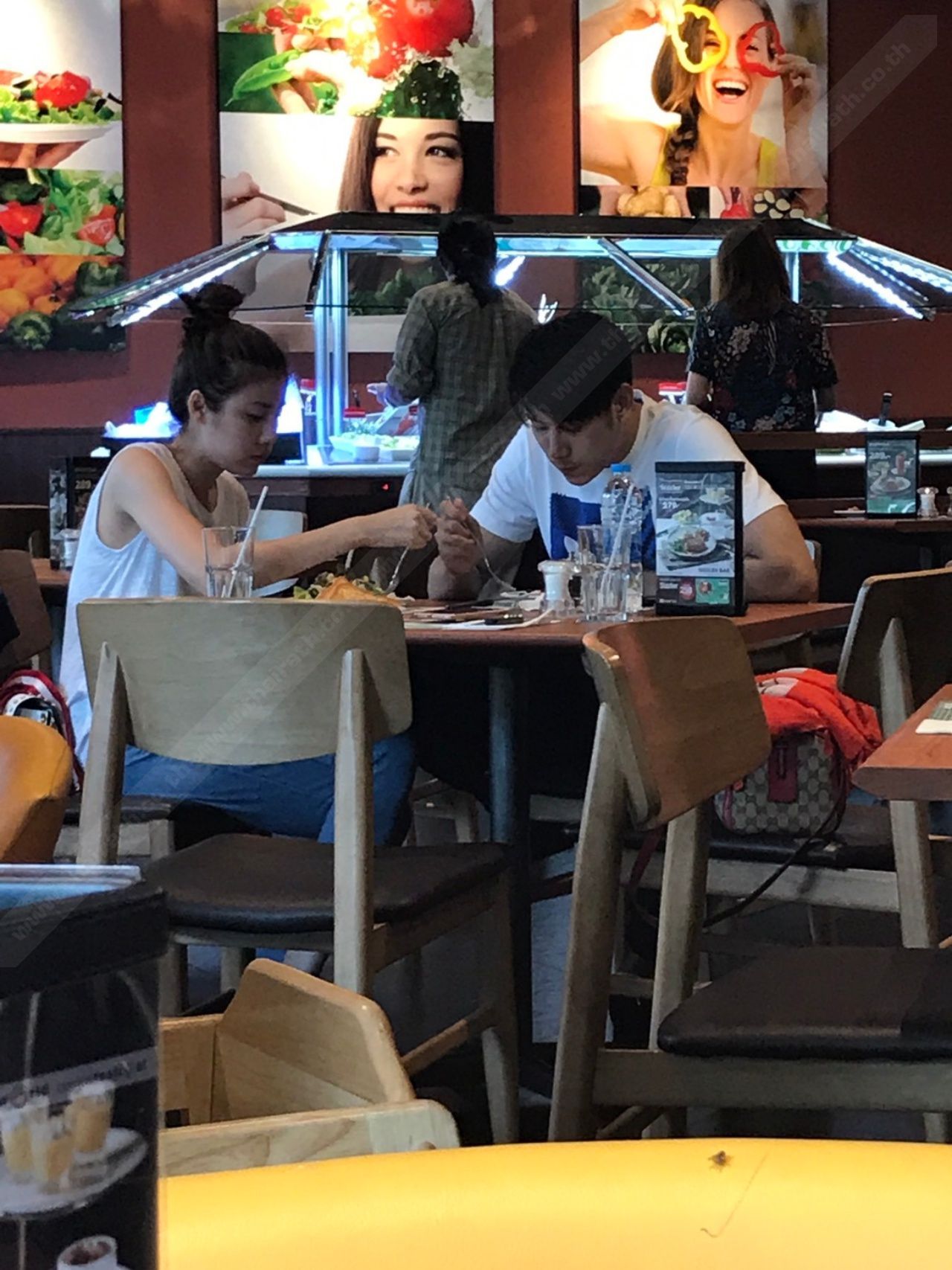 ไม่เห็นต้องกินตามโรงแรมเลยเนอะ