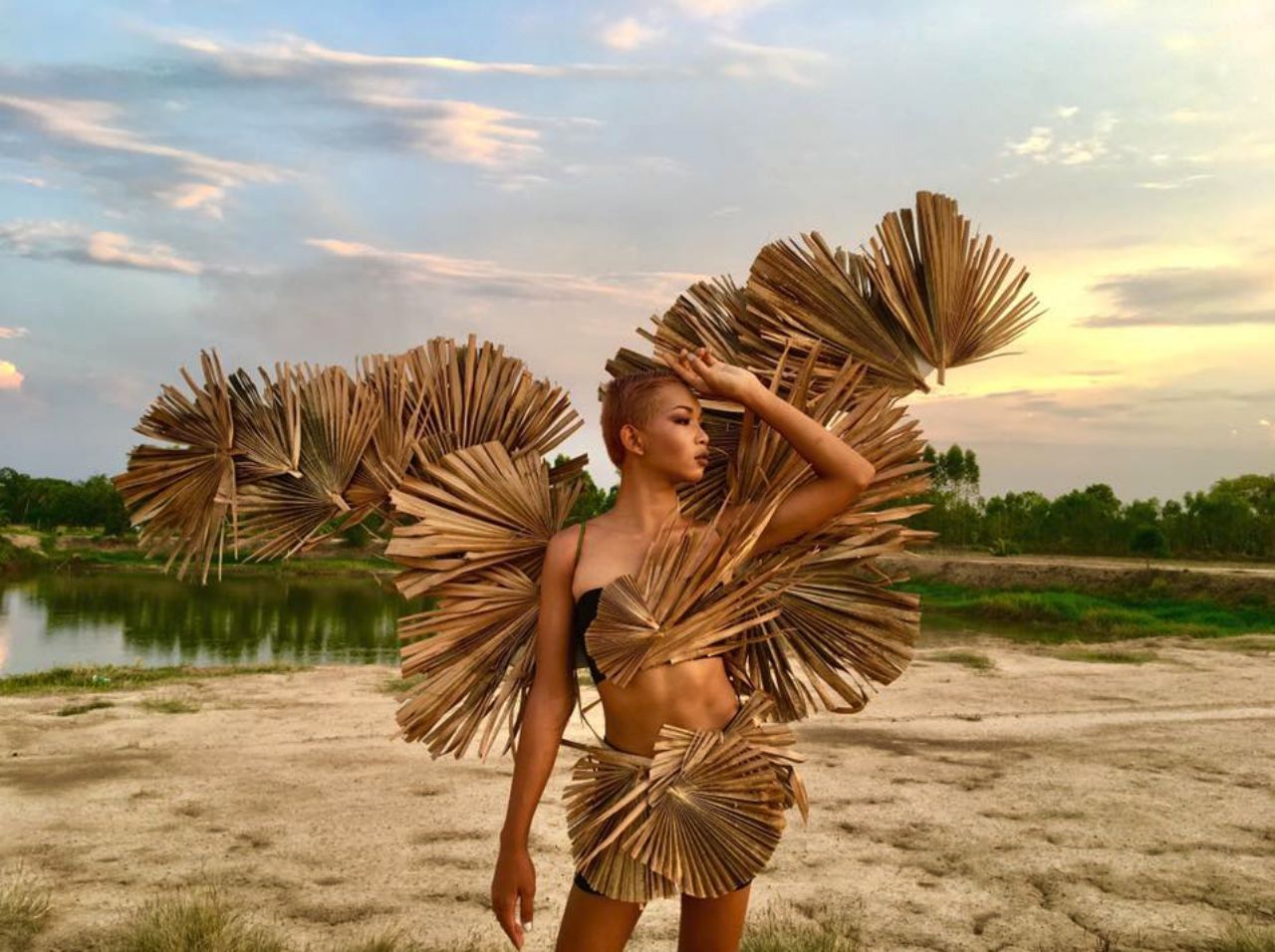 ชุดดูสวยเมื่อคู่กับแสงแบบนี้