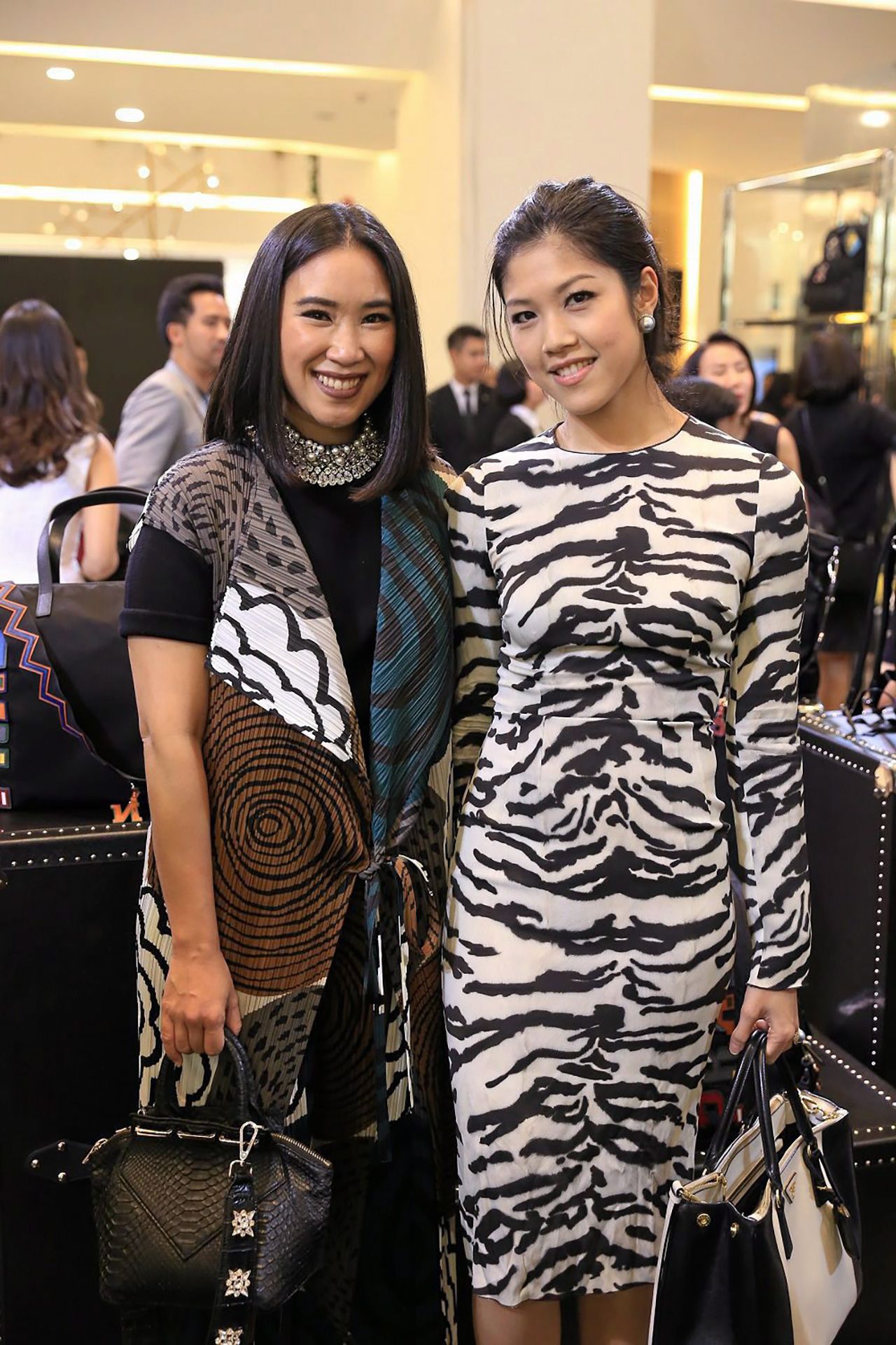 ทิพนันท์ ศรีเฟื่องฟุ้ง, ธีร์พร พร้อมพันธุ์