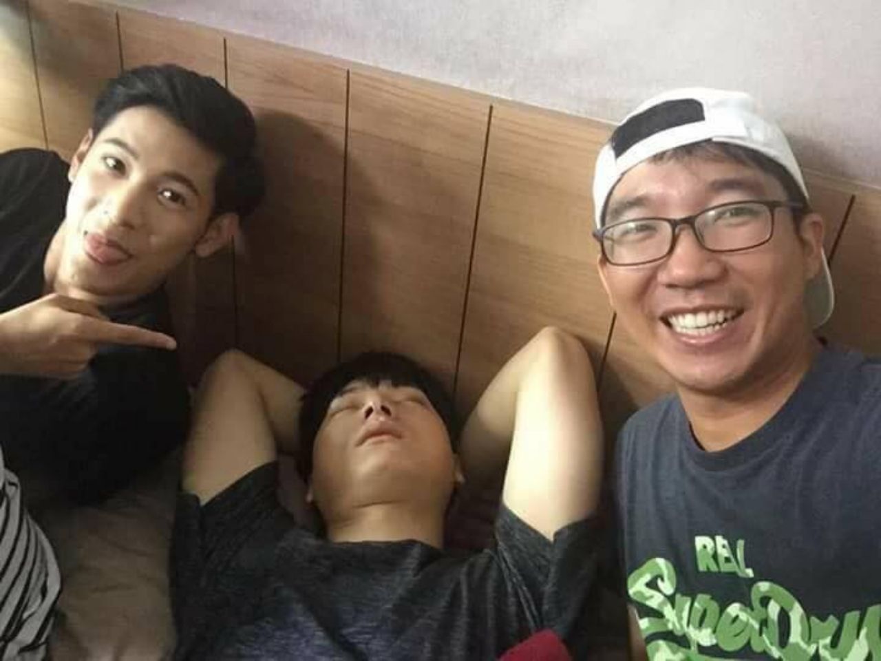 (ขวามือ) ผู้กำกับ ลิท ผดุง 