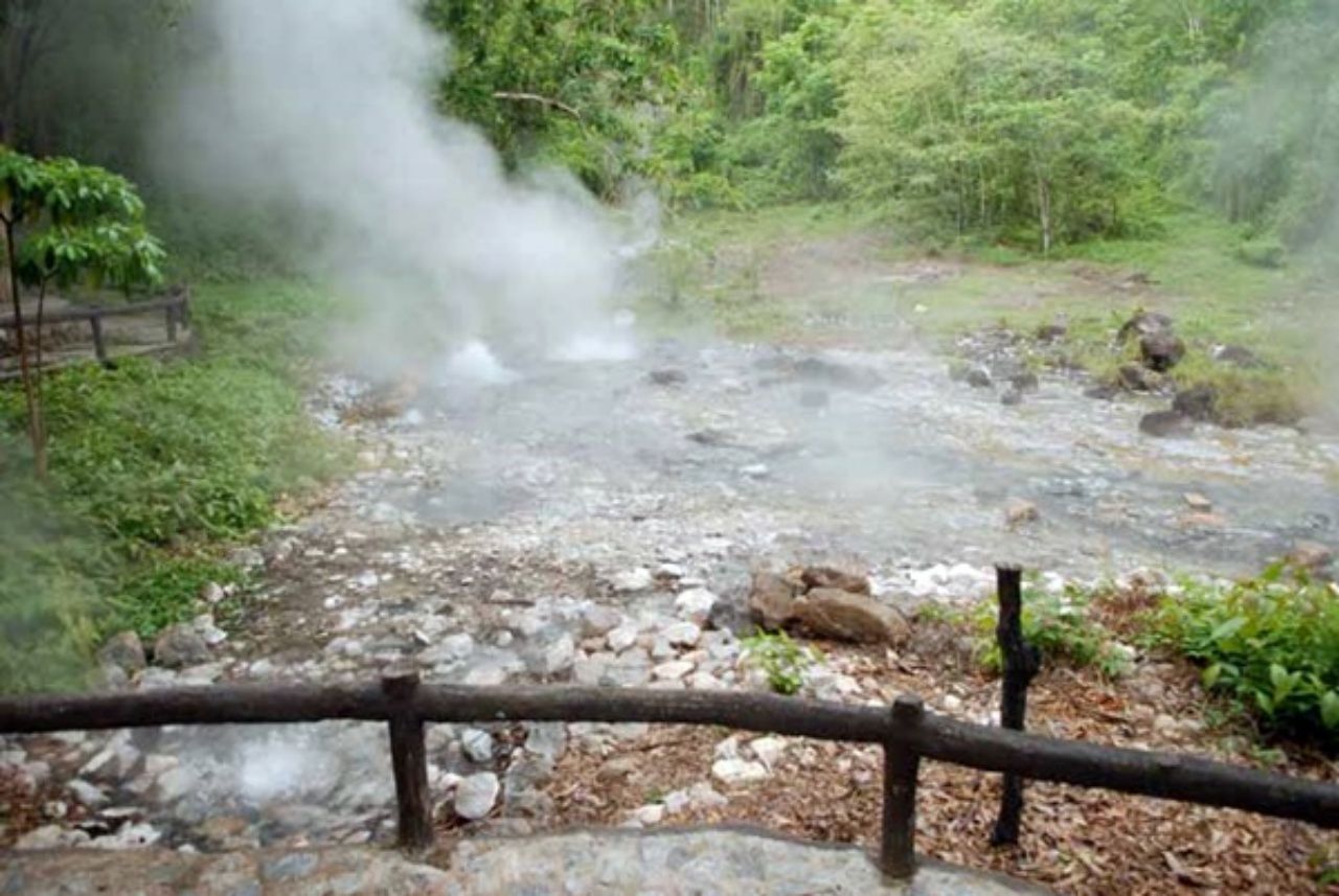 ภาพประกอบโป่งเดือดป่าแป๋ จาก www.chiangmaionly.com