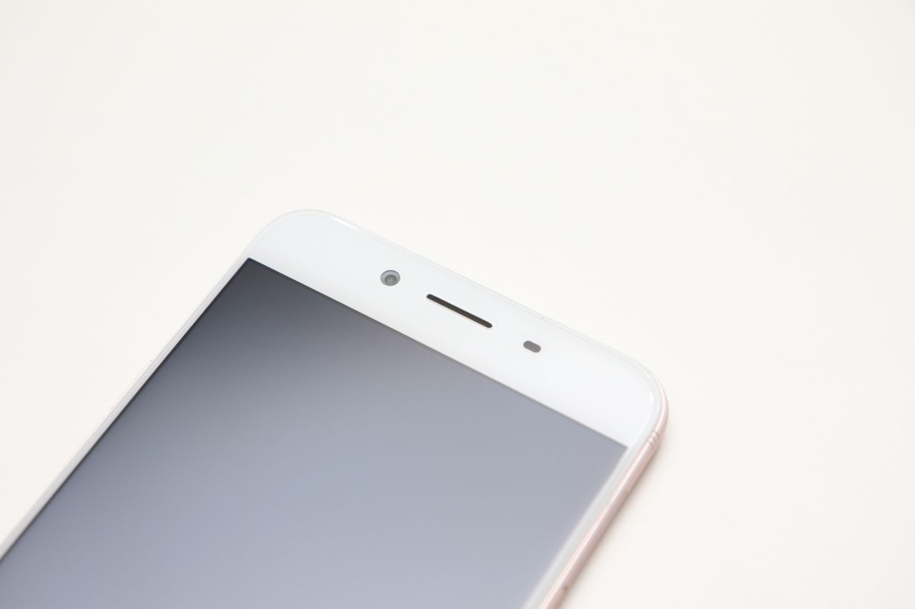 กล้องหน้าความละเอียด 16 ล้านพิกเซล ถ่ายเซลฟี่ได้สบาย