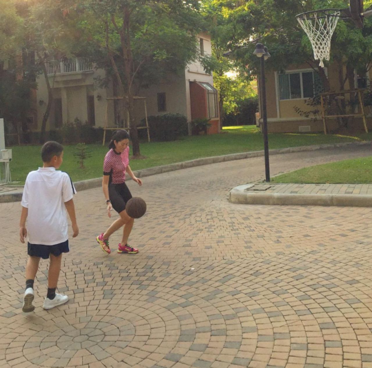 เล่นเป็นเพื่อนลูก