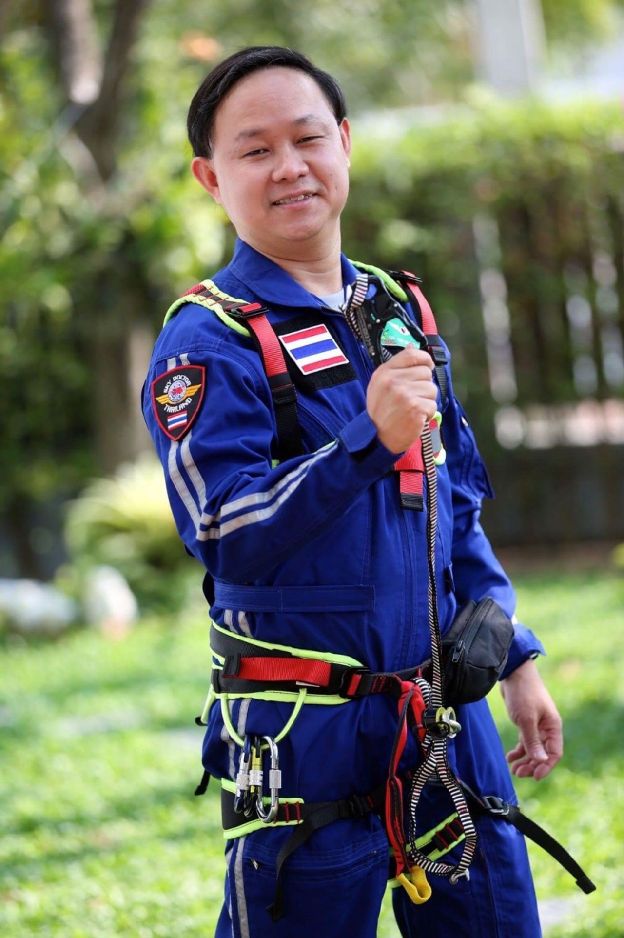นพ.สุระ เจตน์วาที ผู้เชี่ยวชาญด้านการลำเลียงผู้ป่วยและกู้ชีพทางอากาศ