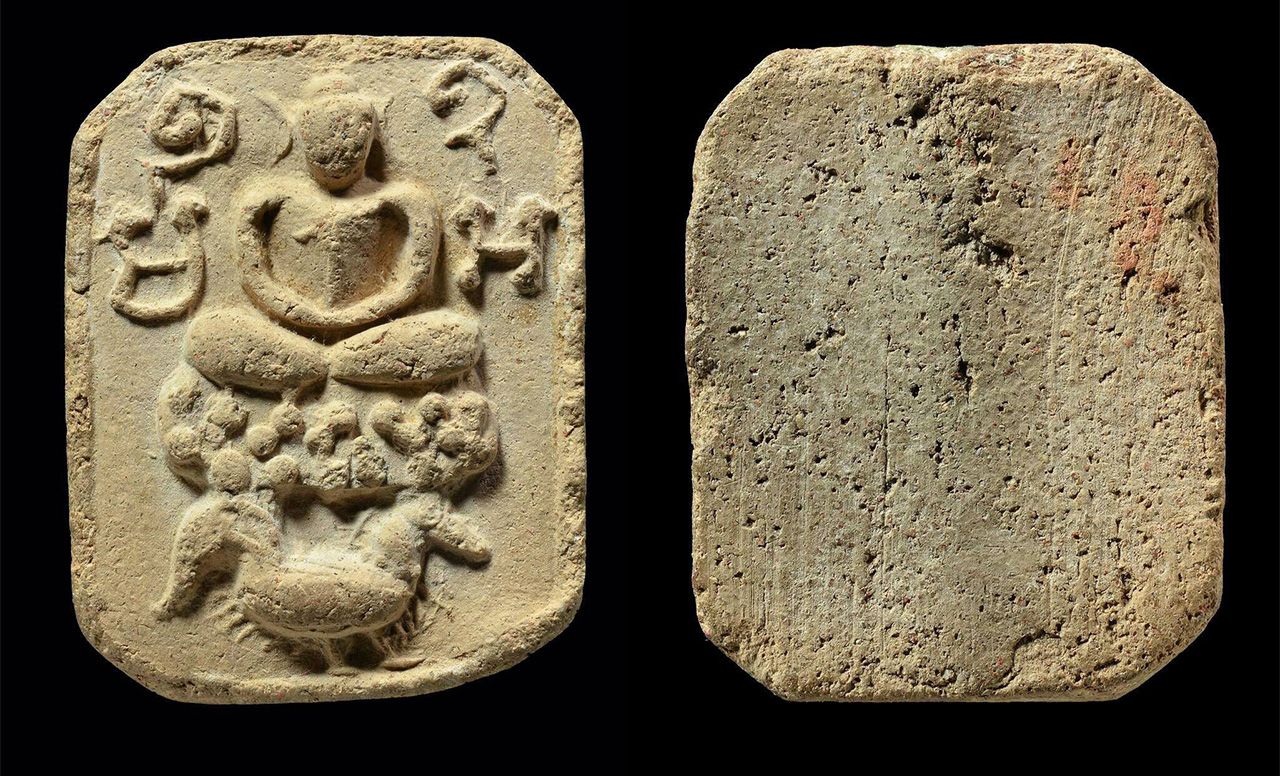 พระพิมพ์ไก่หางรวม หลวงพ่อปาน วัดบางนมโค ของ เปรม พุทธสิริ.