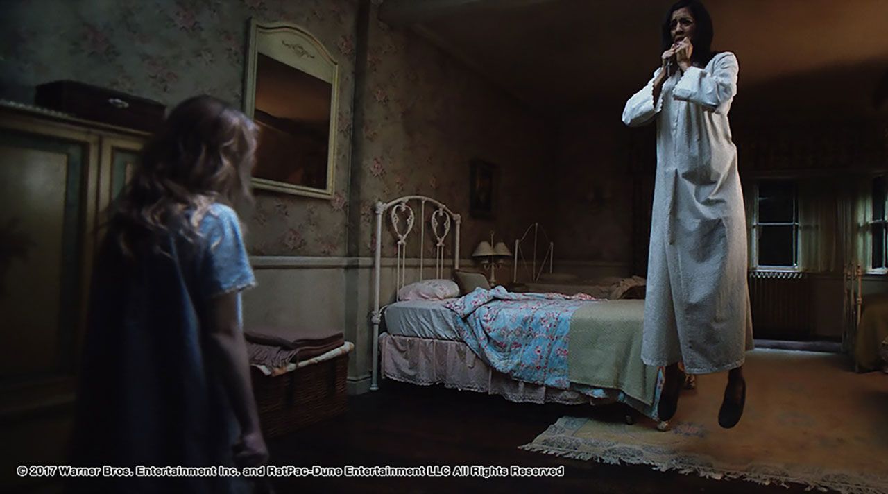 ระหว่างสวดภาวนา...ร่างของเธอก็ลอยขึ้นๆ