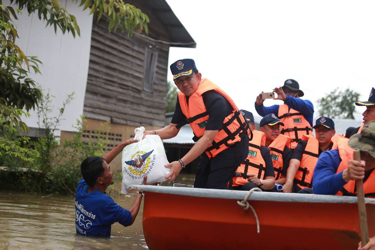 บิ๊กต๊อก ลุยถึงทุกบ้าน