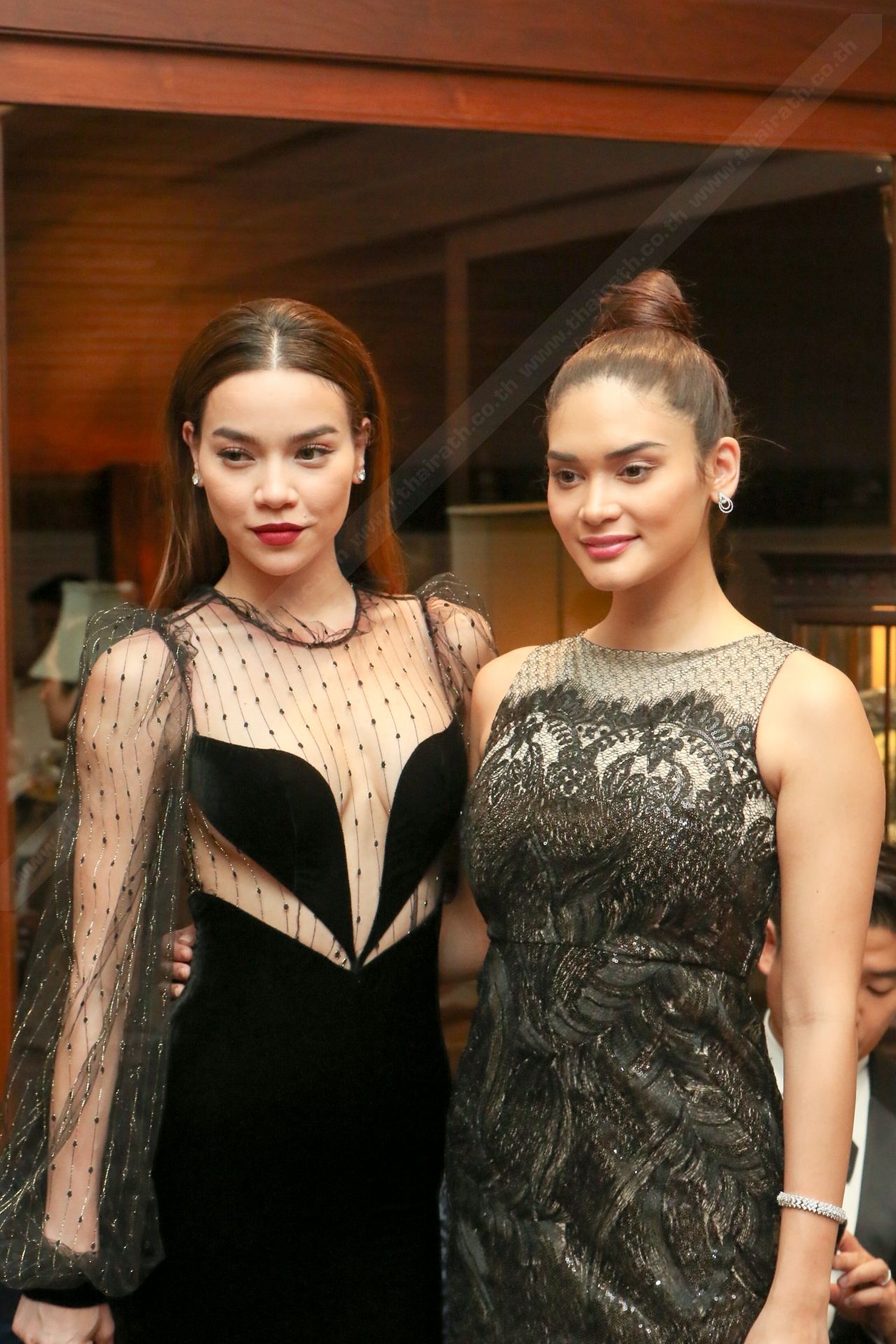 นักแสดงชื่อดังชาวเวียดนาม และ Pia Alonzo Wurtzbach - Miss universe 2015