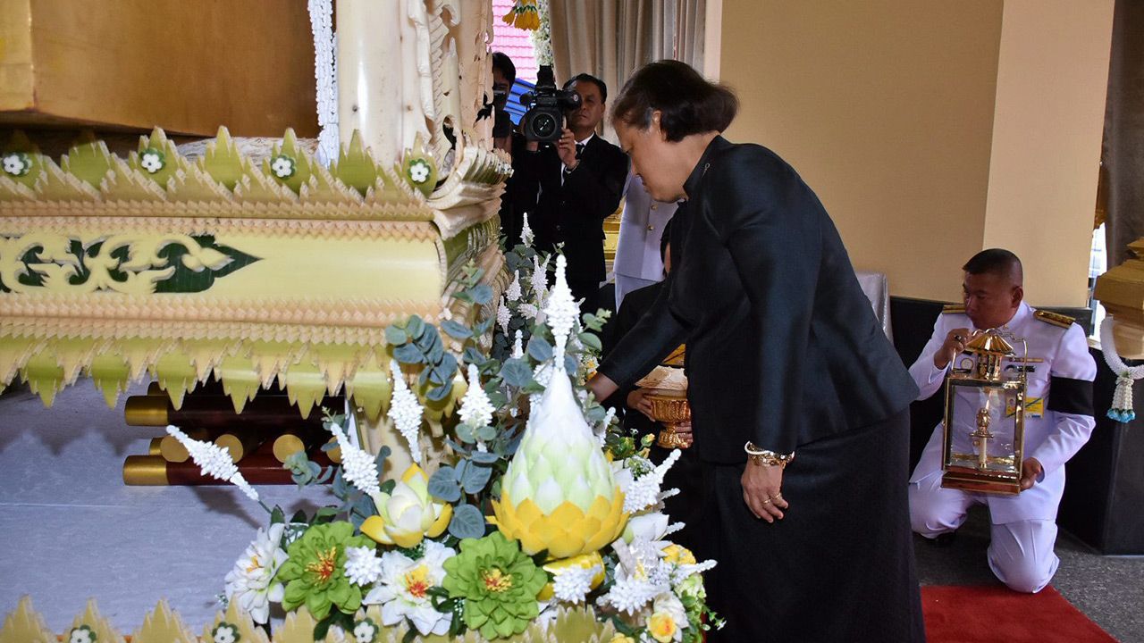 สมเด็จพระเทพรัตนราชสุดาฯ สยามบรมราชกุมารี เสด็จพระราชดำเนินไปในการพระราชทานเพลิงศพ พระราชวิสุทธิมงคล (แคล้ว สุธมฺโม) อดีตที่ปรึกษาเจ้าคณะเขตดอนเมือง-หลักสี่ ณ วัดดอนเมือง เมื่อวันที่ 6 สิงหาคม.