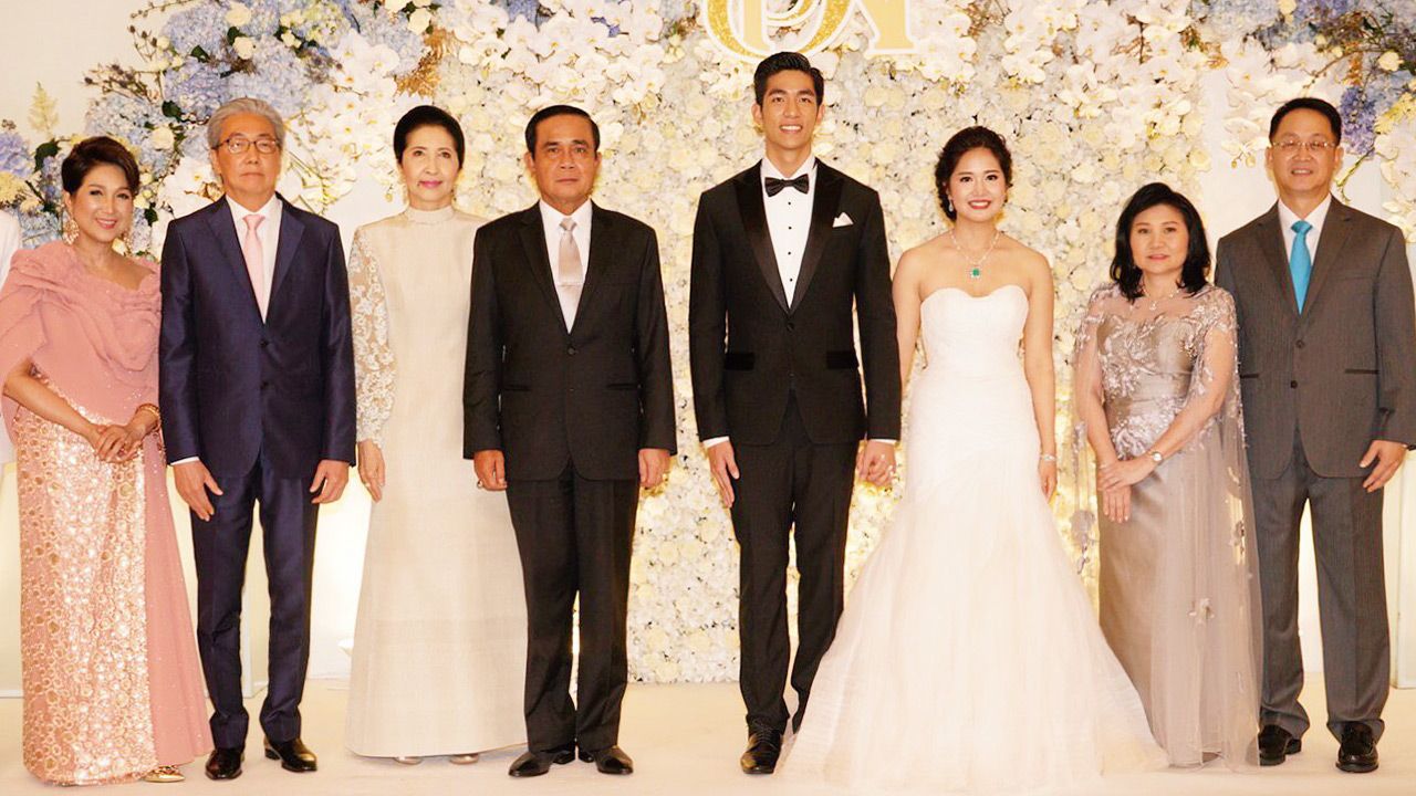วันวิวาห์ - พล.อ.ประยุทธ์ จันทร์โอชา นายกรัฐมนตรี เป็นประธานในงานวิวาห์ระหว่าง ภาวิณี บุตรี น.อ.นพ.ปกป้อง–วาริณี ปราณีประชาชน กับ ณพล บุตร ดร.สมคิด–ผศ.อนุรัชนี จาตุศรีพิทักษ์ โดยมี รศ.นราพร จันทร์โอชา มาร่วมงานด้วย ที่โรงแรมพลาซ่า แอทธินี วันก่อน.