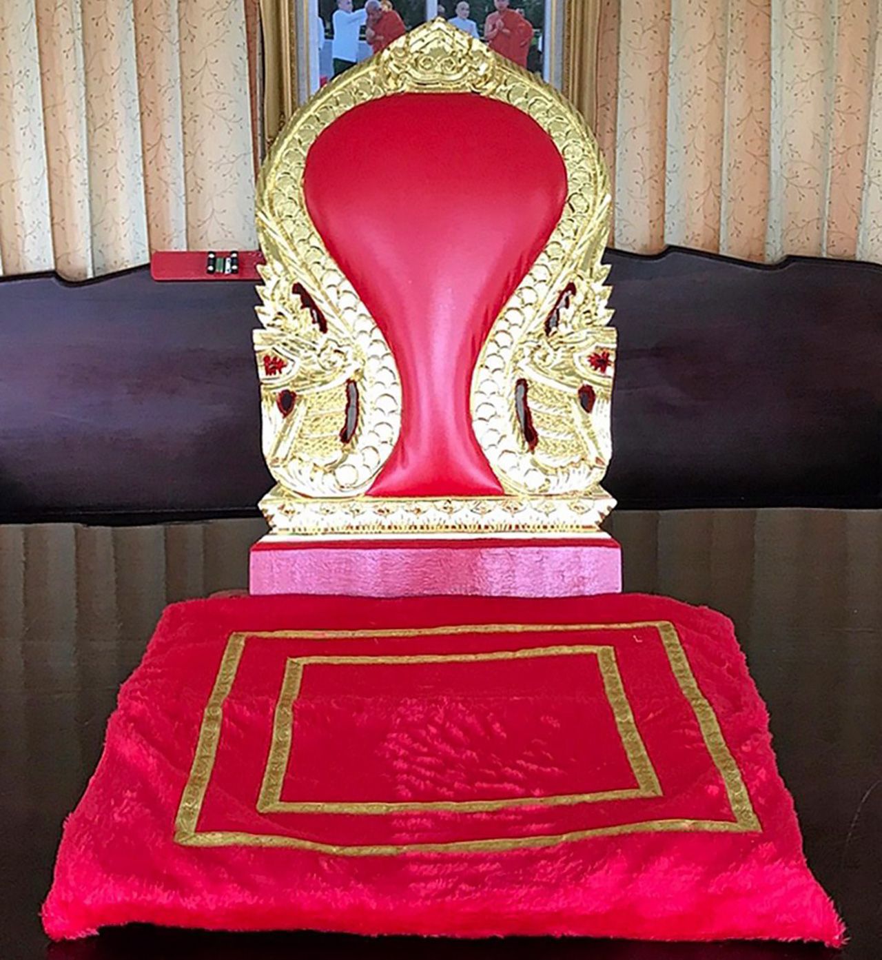 อาสนะสงฆ์ทรงเสมา พระครูสถิตธรรมานุ-วัตร วัดทับไทร จันทบุรี