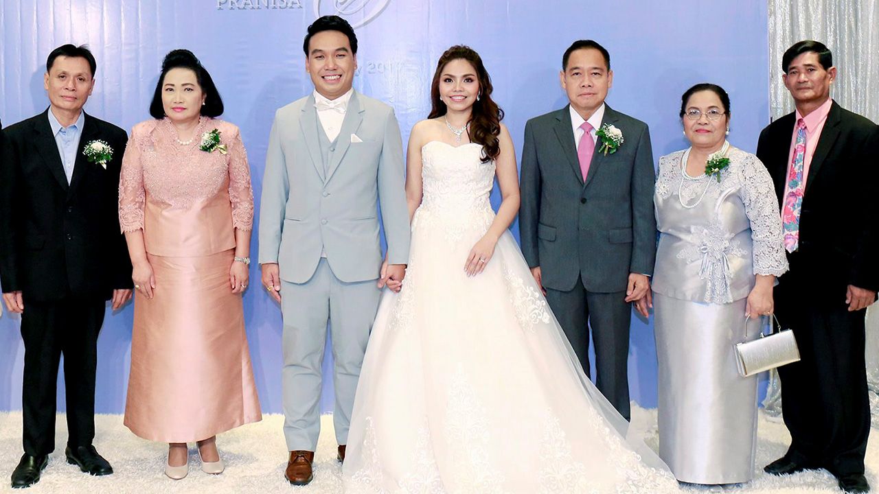 วันวิวาห์ ม.ล.ปุณฑริก สมิติ ปลัดกระทรวงแรงงาน เป็นประธานในงานวิวาห์ระหว่าง ปราณิศา บุตรี ถนิมนันท์ ณ จินดา กับ สุรศักดิ์ บุตร สันติ ขามรัตน์ โดยมี ประทีป ทรงลำยอง และ สวรรค์ กุลชนก มาร่วมอวยพรท่ามกลางบรรยากาศความชื่นมื่น ที่ รร.มิราเคิล แกรนด์ คอนเวนชั่น วันก่อน.