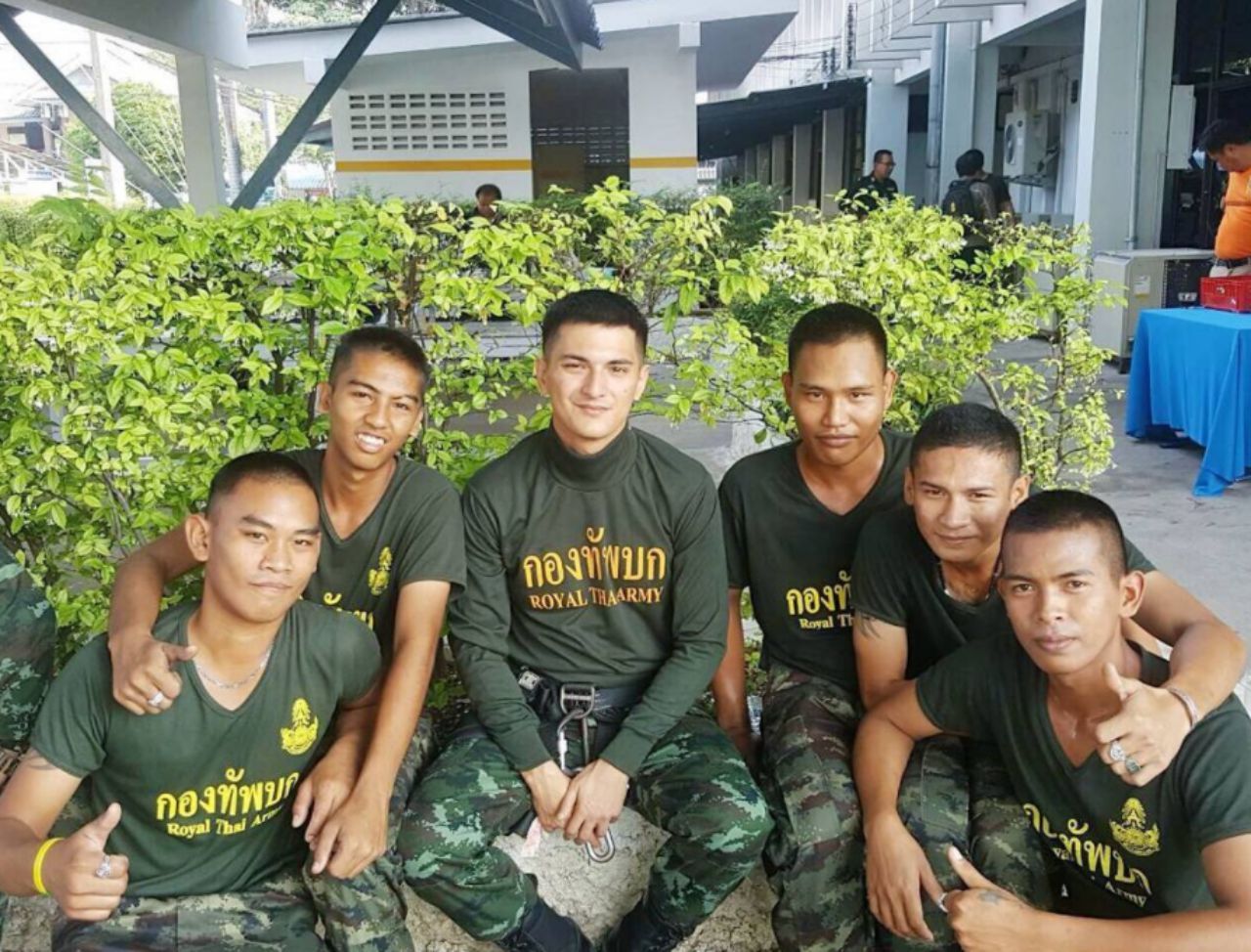 รุ่นน้องรุ่นพี่