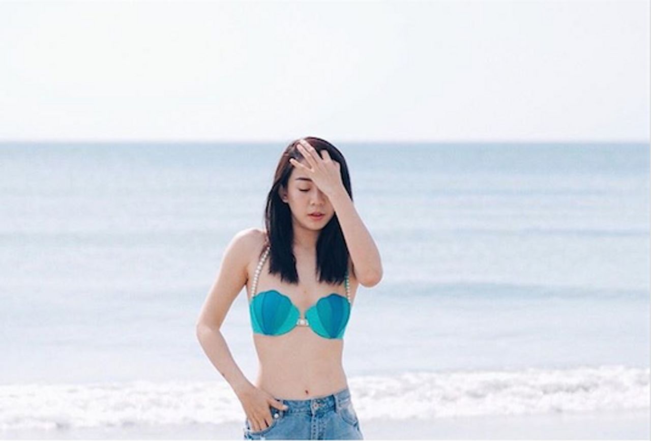 คุณแม่ลูกสองที่หุ่นบางและเอวเล็กมาก