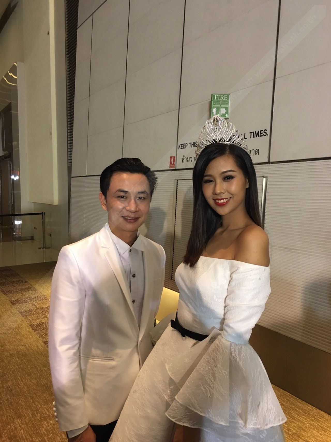 แจ็ค ธีระธรรม อุปถัมภ์กิจสิริ ดีไซเนอร์ห้องเสื้อ I F N T by theeratham กับชุดขาวนี้ที่ตัดให้ ฟ้า ชัญษร สวมใส่ 