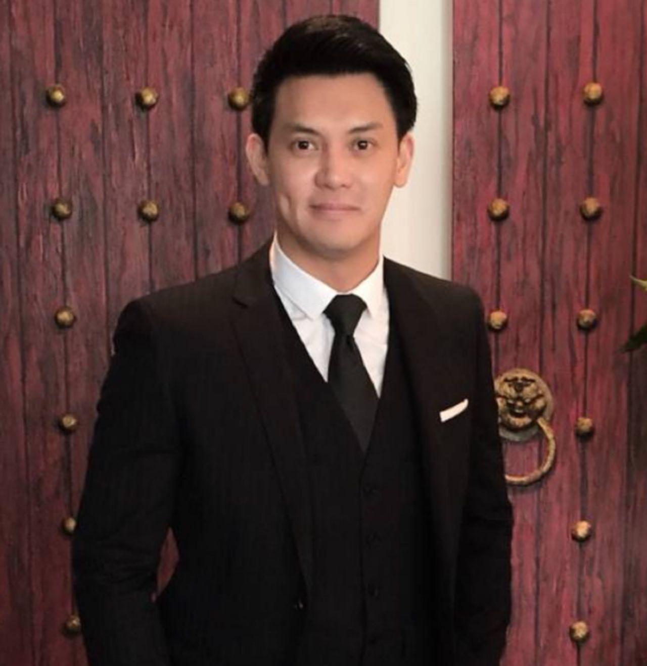 ใส่อะไรก็หล่อ 