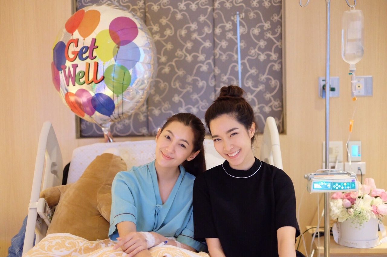 โม มนชนก มาเยี่ยมเพื่อนสาว