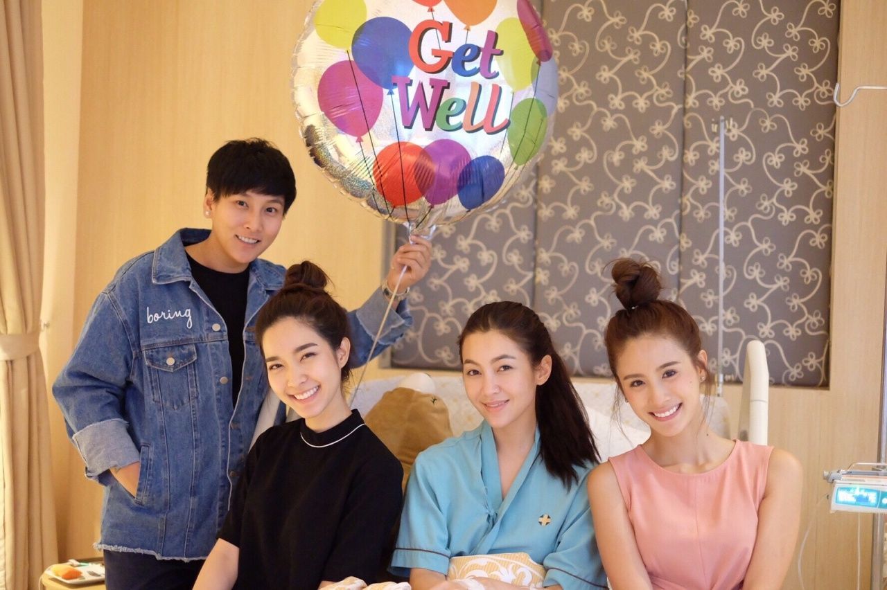 กำลังใจดี ส่วนพี่เวียร์ สงสัยไม่ขอเข้ากล้อง อิอิ