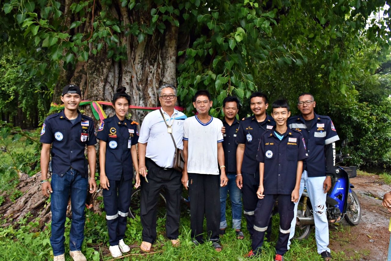 นายยอดฉัตร (คนกลางเสื้อขาว) ปลอดภัยดี