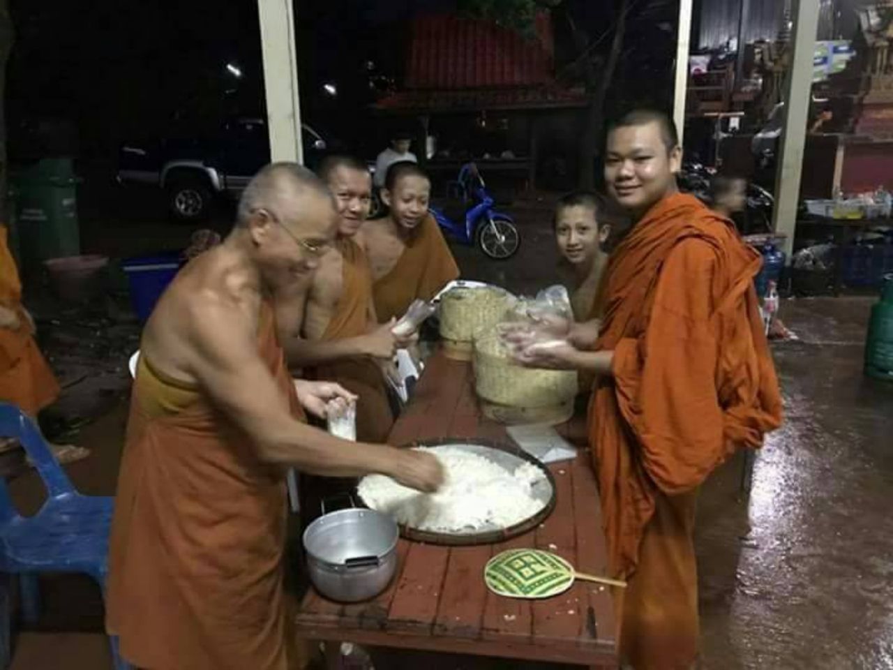 เครดิตภาพจาก เฟซบุ๊ก สิ้นโลก เหลือธรรม