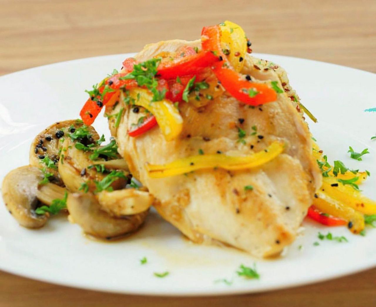 สเต๊กไก่กับซอสเห็ด