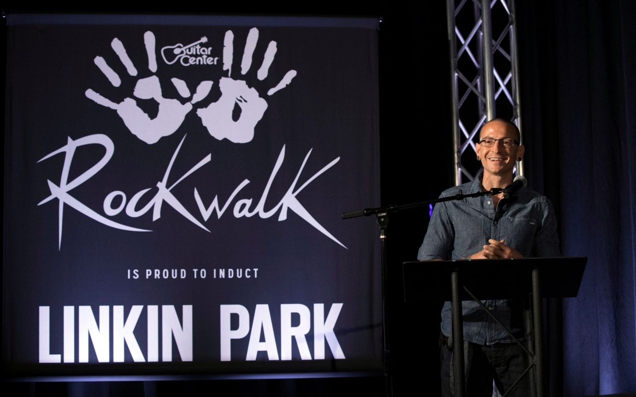 คงอยู่ในความทรงจำ..  เชสเตอร์ เบนนิงตัน นักร้องนำสุดเท่แห่งวงลินคิน พาร์ก