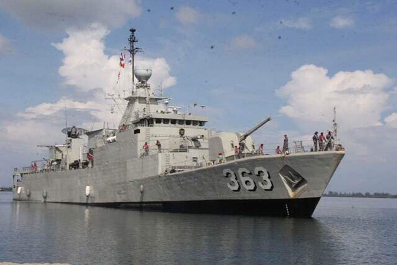 เรือรบไทยงามสง่า