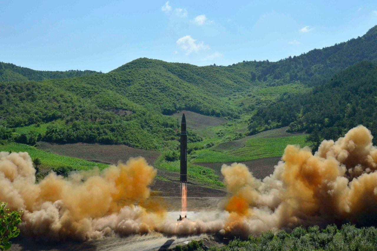 เกาหลีเหนือทดสอบยิงจรวดที่พวกเขาอ้างว่าเป็นขีปนาวุธข้ามทวีป ‘ฮวาซอง-14’ เมื่อ 4 ก.ค. ที่ผ่านมา