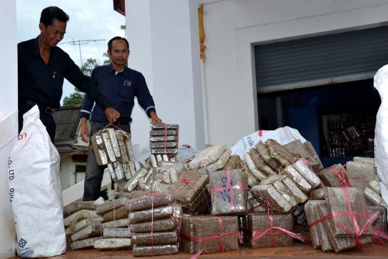 กัญชาอัดแท่ง จำนวน 1,434 กิโลกรัม มูลค่าประมาณ 28 ล้านบาท