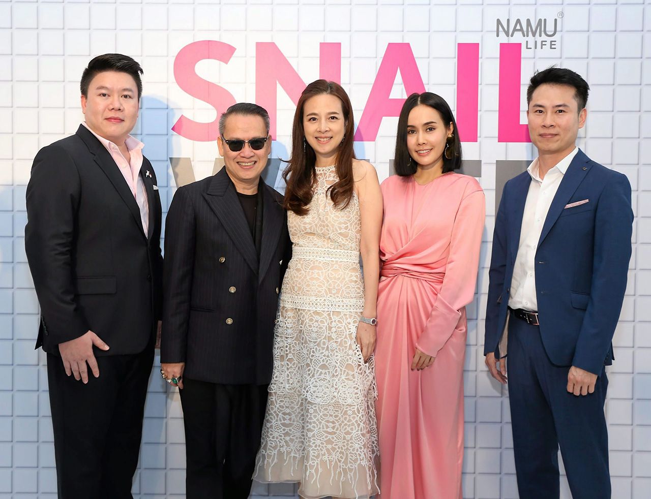 ฤทธิไกร ธรรมรักษ์, สมบัษร ถิระสาโรช,นวลพรรณ ล่ำซำ, เสาวคนธ์–สราวุฒิ พรพัฒนารักษ์ ร่วมกันเปิดตัวผลิตภัณฑ์ใหม่จาก สเนล ไวท์.