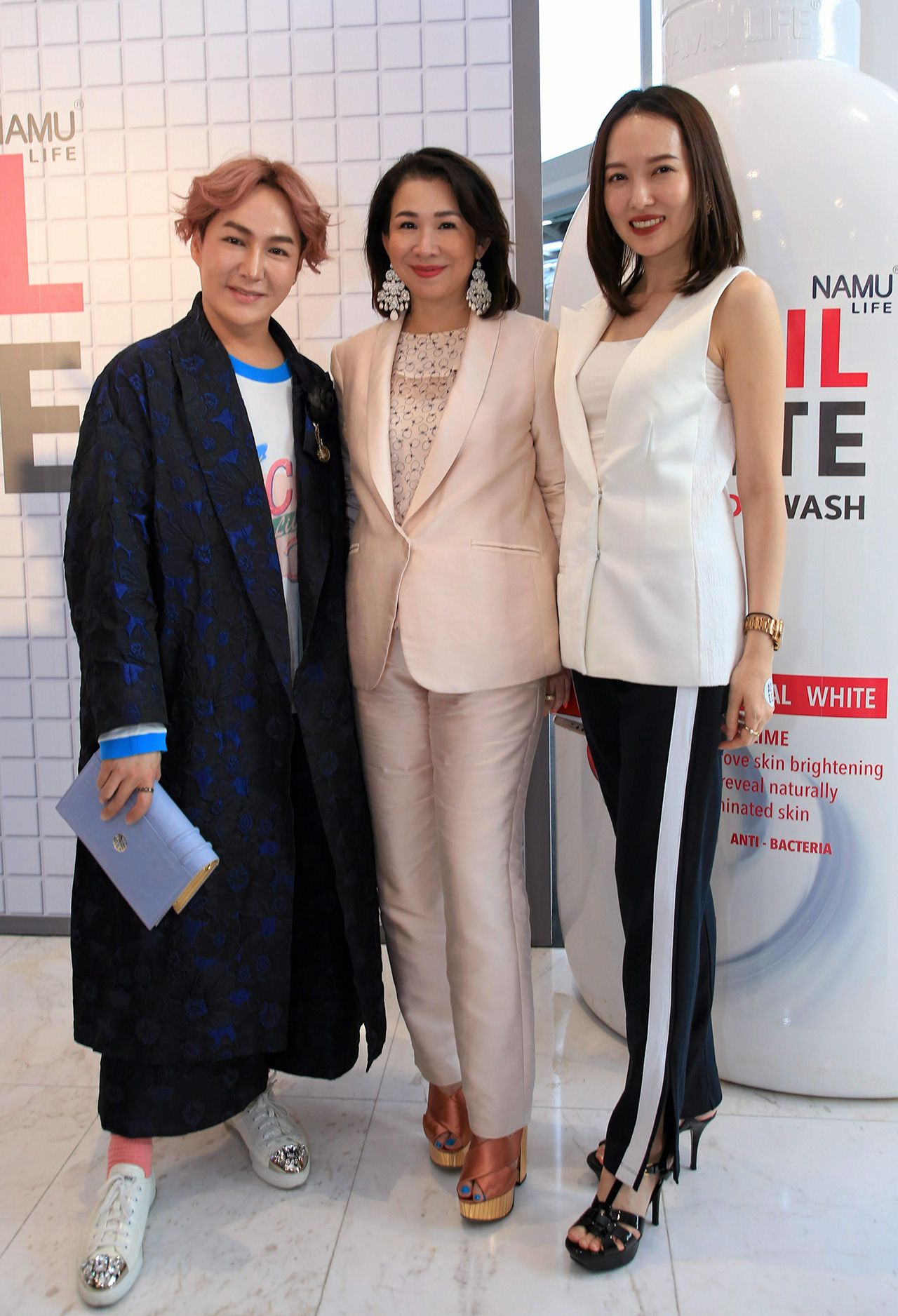 พัชรวัฒน์ ตระกาลสันติกูล, อรธิรา ภาค-สุวรรณ, วิลาสิณี ธัญญะวิเศษศิลป์.