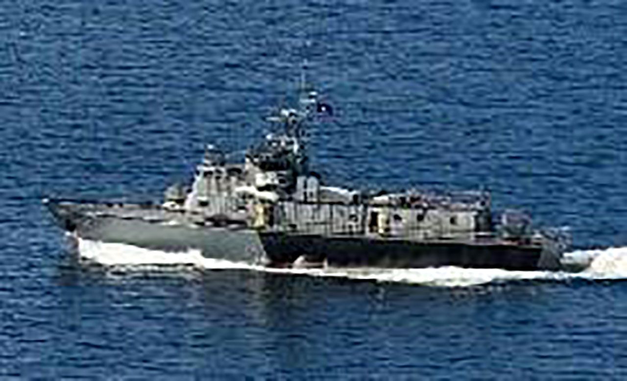 สง่างามเรือที่จะใช้สวนสนามทางเรือ