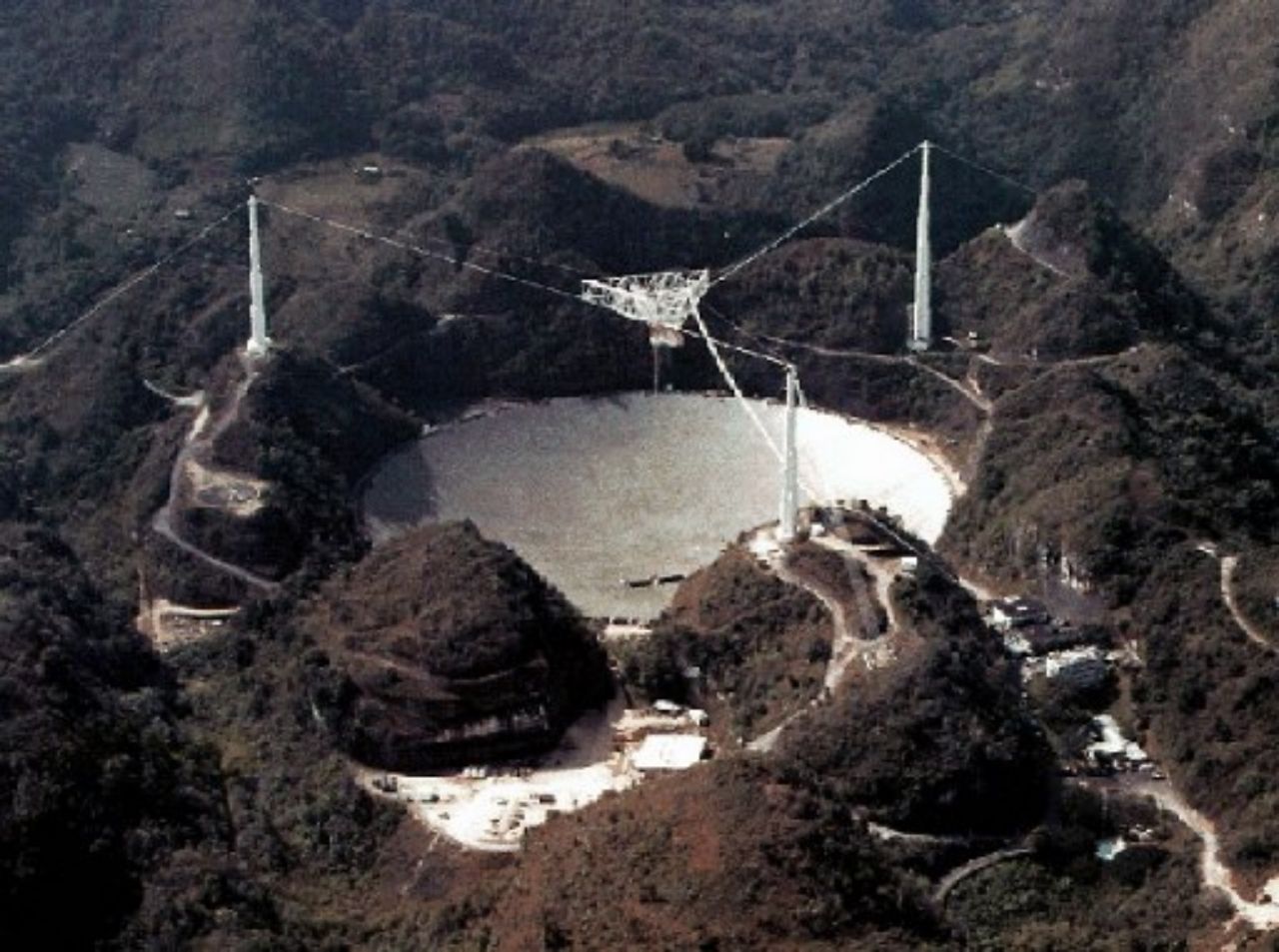 กล้องโทรทรรศน์วิทยุขนาดใหญ่ อาเรซีโบ