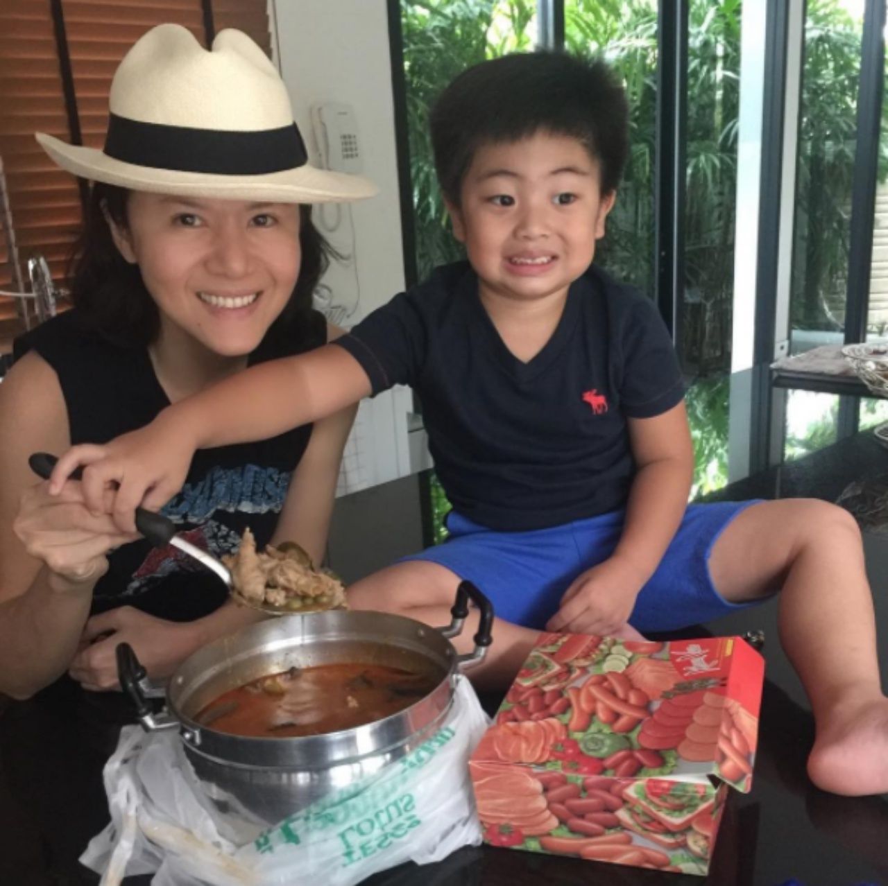 แม่สุ่ยกับน้องเคนโซ่