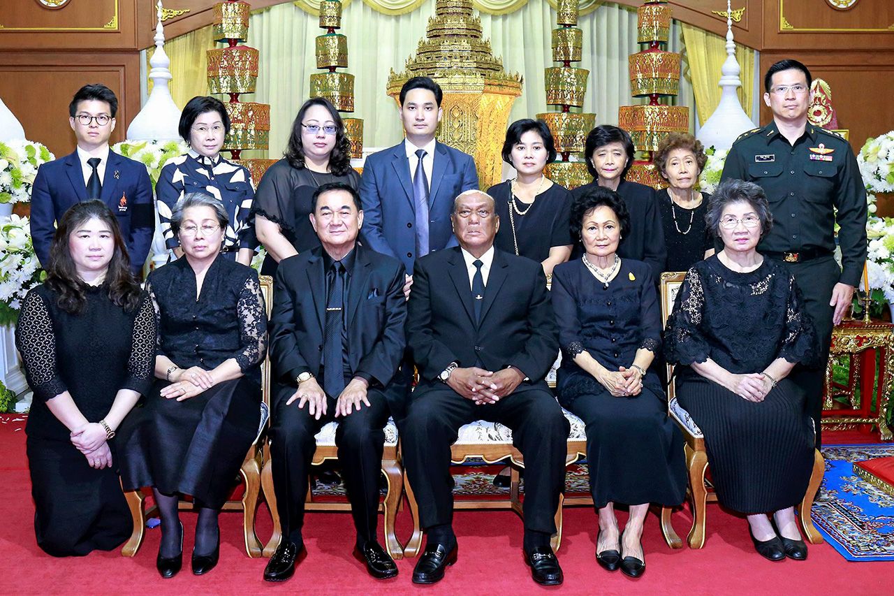 ปลายทางชีวิต พล.อ.อ.กันต์ พิมานทิพย์ อดีต ผบ.ทอ. เป็นประธานในพิธีสวดพระอภิธรรมศพ พล.อ.ต. นพ.กมล อิงคะกุล โดยมี พล.ต.หญิง ภาณุมาศ อุทัยเสน, ดร.อัศวิน อิงคะกุล, พญ.อรพินท์ อิงคะกุล และ อนัคพล อิงคะกุล มาร่วมในพิธีด้วย ที่ศาลา 9 วัดโสมนัสราชวรวิหาร วันก่อน.