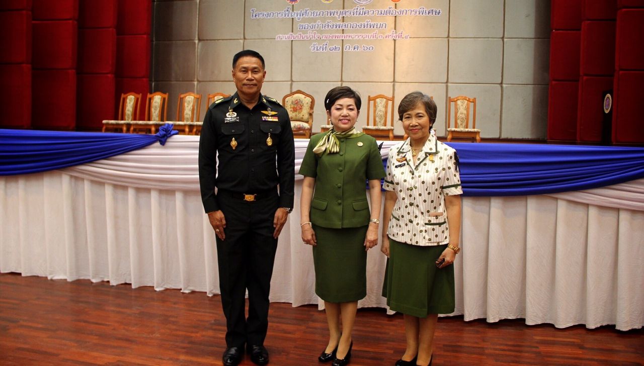 ผบ.พล.ร.3 พร้อมภรรยา ต้อนรับ นายกสมาคมแม่บ้านทหารบก