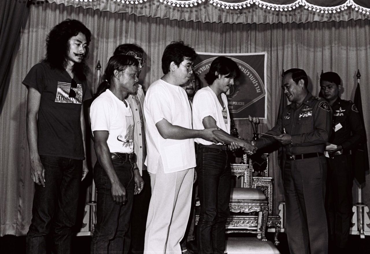 กับเพื่อนๆ คาราบาว