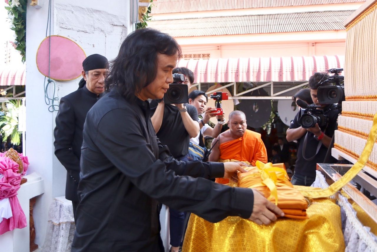 ครูสลา คุณวุฒิ