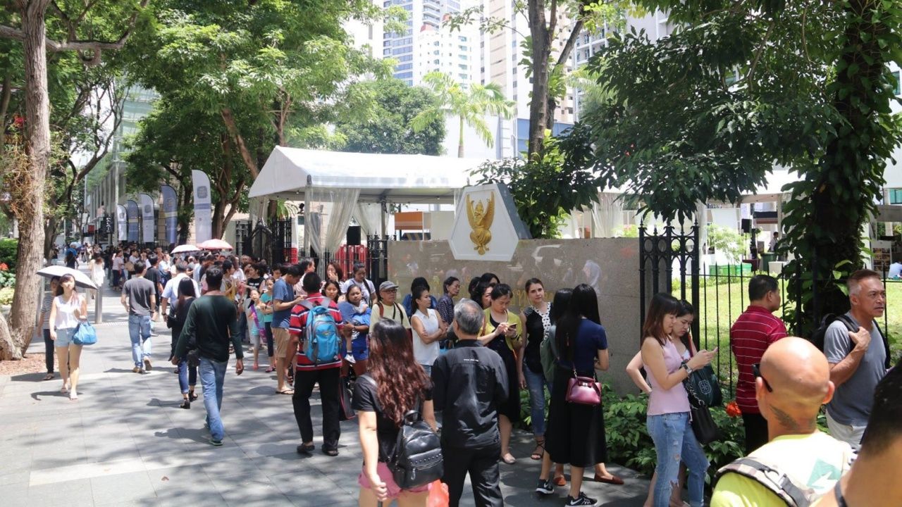 ชาวสิงคโปร์และชาวต่างชาติ เข้าชมงานตลอด 3 วัน ประมาณ 120,000 คน.