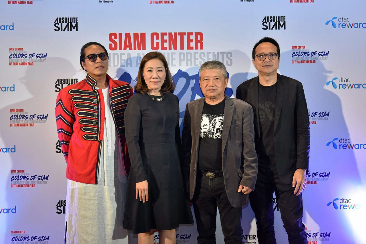 ชนิสา เรือนแก้ว (ที่ 2 จากซ้าย) และช่างภาพคนดัง พันธ์สิริ สิริเวชชะพันธ์, วรนันทน์ ชัชวาลทิพากร, วสันต์ ผึ่งประเสริฐ