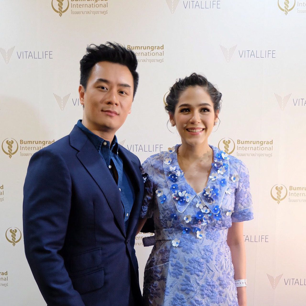 สมกับเป็น ชมพู่-อารยา ให้สัมภาษณ์ว่า “เรื่องผ่าตัดคลอดไม่กลัวเลย ที่ห่วงก็คือแผลสวยมั้ย บอกหมอไม่ต้องรีบเย็บนะคะ”...คิดแทนคุณสามีรึเปล่า อิ๊ๆ.