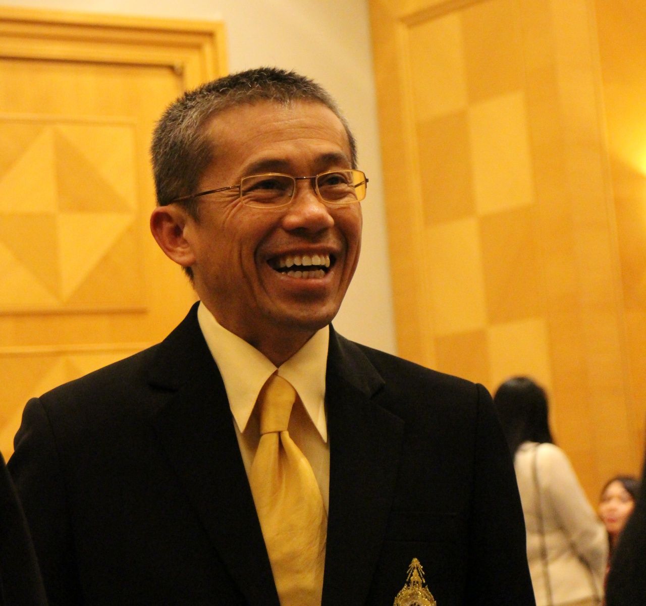 นายธาตรี เชาวชตา  ผอ. กองคุ้มครองและดูแลผลประโยชน์คนไทยในต่างประเทศ