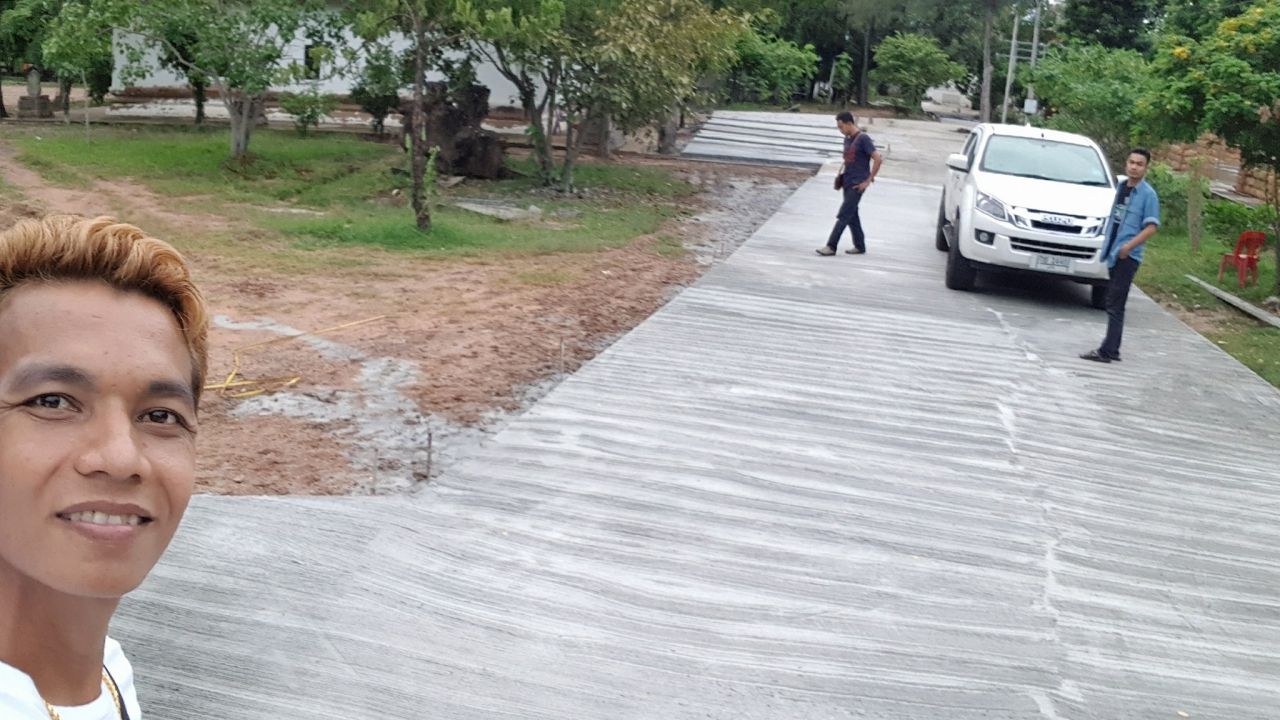 ถนนที่เมฆ สร้าง