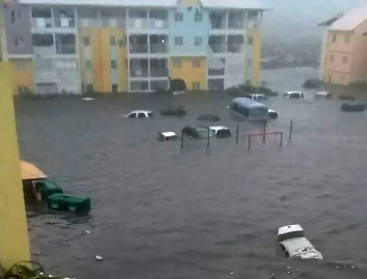 ทำฝนตกหนัก น้ำท่วมฉับพลันที่เกาะเซนต์ มาร์ติน
