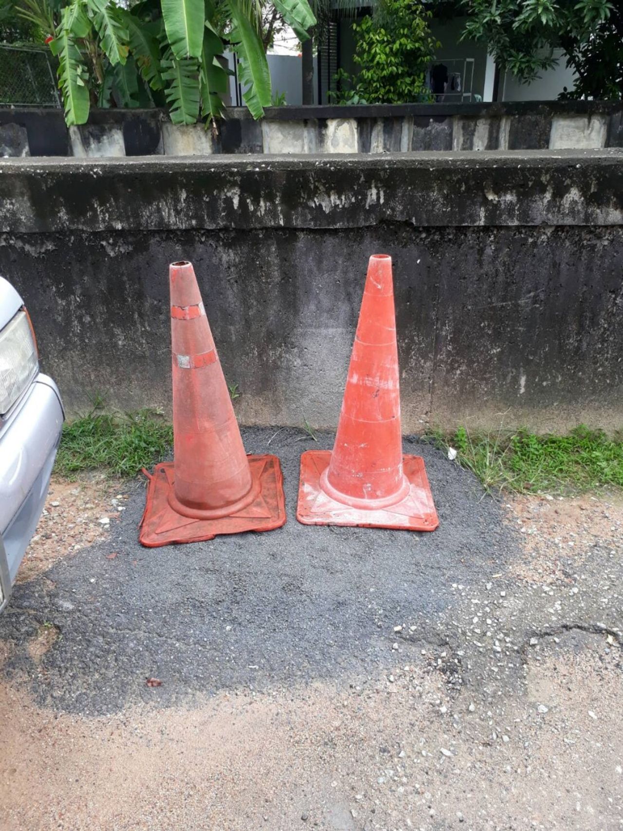 ล่าสุด (1 ก.ย. 60) หลุมลึกเกือบ 2 เมตรถูกโบกปูนปิด