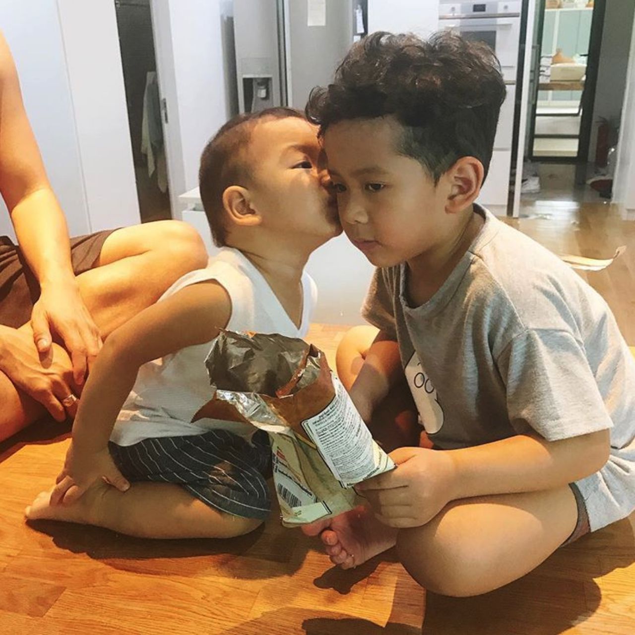 มาจุ๊บหน่อย