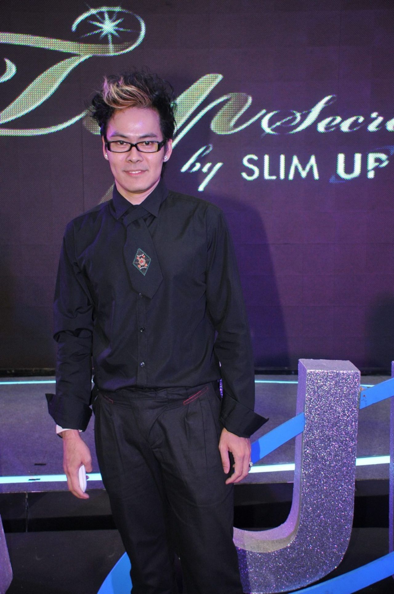 ต้อม ไกรวิทย์ พุ่มสุโข ช่างผมชื่อดัง