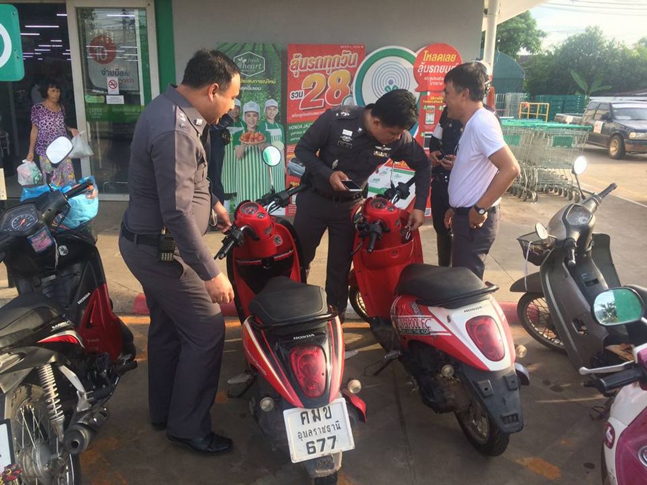 ตำรวจพิสูจน์กุญแจ 1 ดอกเปิดได้จริงทั้ง 2 คัน